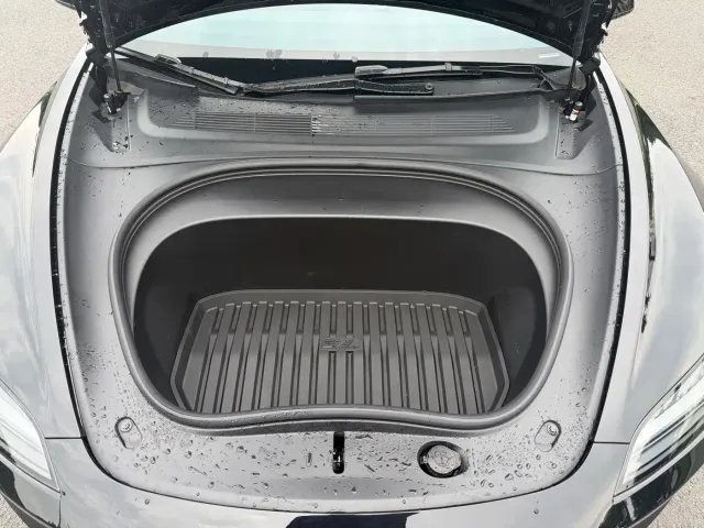 Tesla Model 3 — Фото автомобиля 10