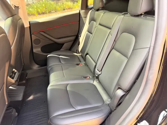 Tesla Model Y — Фото автомобиля 21