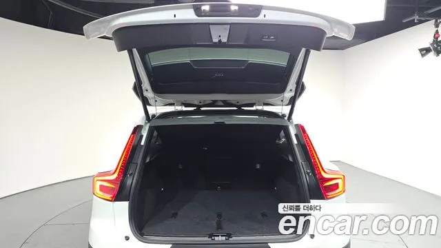 Вольво XC40 B4 Ultimate Bright — Фото автомобиля 26