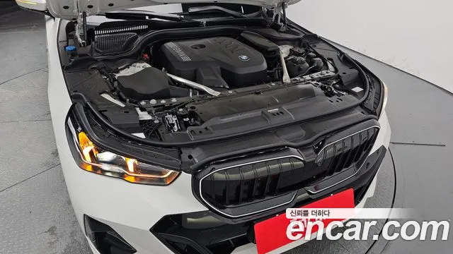 BMW 5-Series 5 серия (G60) 530i xDrive M Sport — Фото автомобиля 4