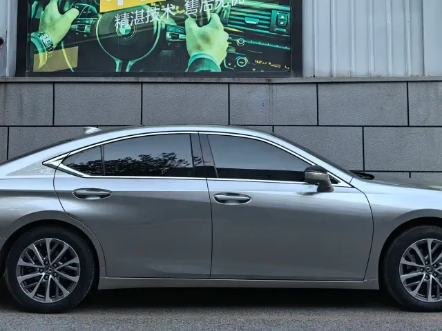 Lexus ES — Фото автомобиля 14