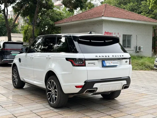 Land Rover Range Rover Sport 2022 3.0 L6 Gloss Black Edition — Фото автомобиля 7