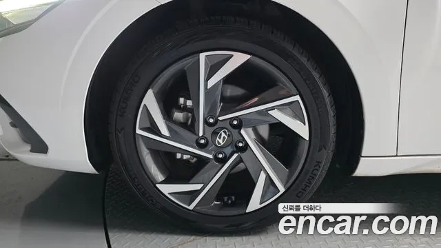 Hyundai Avante CN7 — Фото автомобиля 5