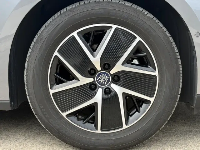 BYD Qin L — Фото автомобиля 20