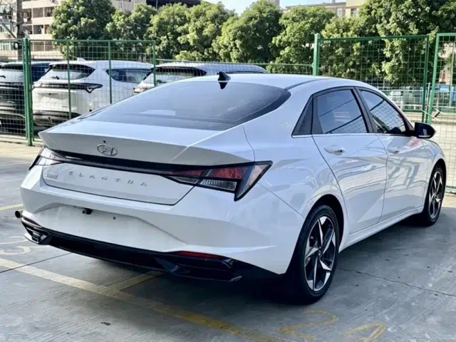 Hyundai Elantra — Фото автомобиля 20