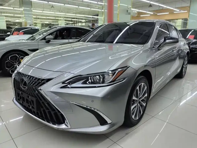 Фотография автомобиля — Lexus ES