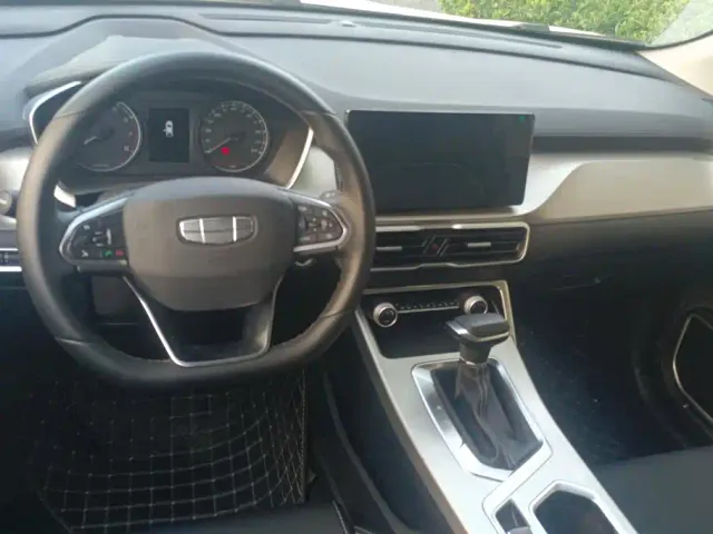 Geely Binyue — Фото автомобиля 12