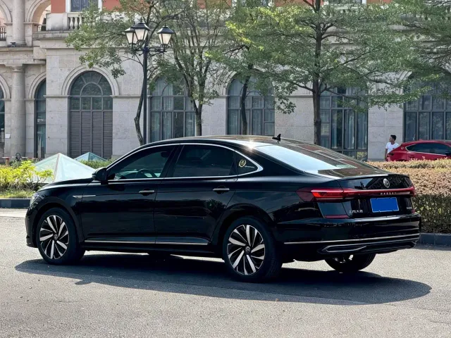 Volkswagen Passat — Фото автомобиля 15