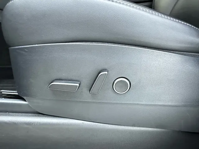 Tesla Model Y — Фото автомобиля 17