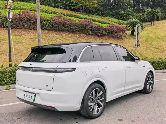 Li Auto L7 — Фото автомобиля 7