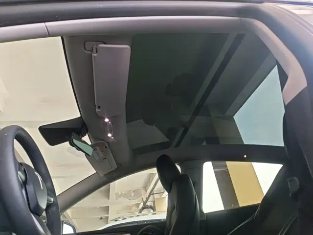 Tesla Model Y — Фото автомобиля 17
