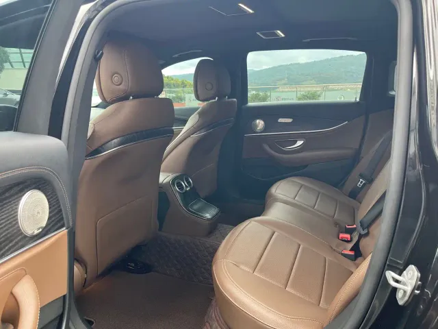 Mercedes-Benz E-Class — Фото автомобиля 6