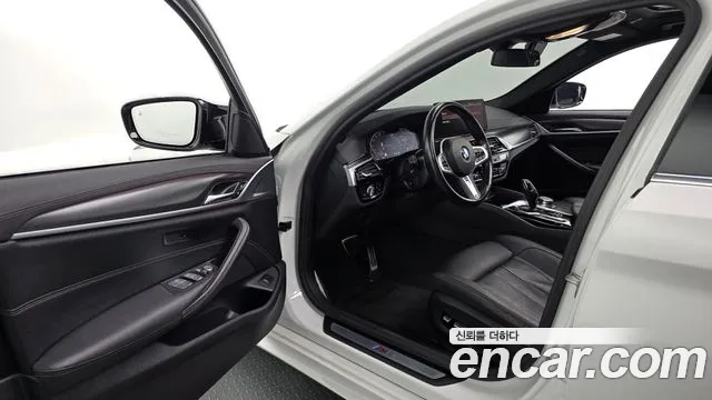BMW 5 Series G30 — Фото автомобиля 10