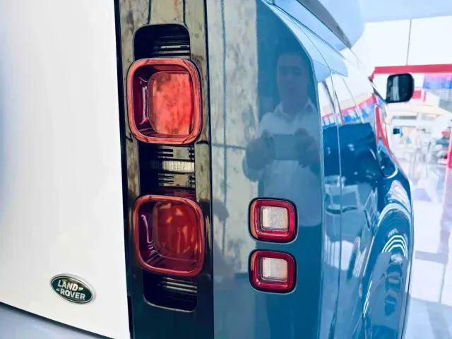 Land Rover Defender — Фото автомобиля 21