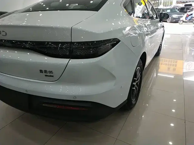 BYD Seal 05 DM-i — Фото автомобиля 7
