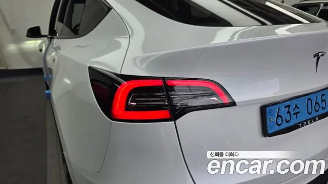 Tesla Model Y — Фото автомобиля 8