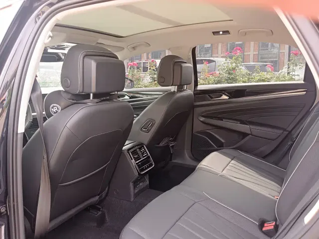Volkswagen Passat — Фото автомобиля 18
