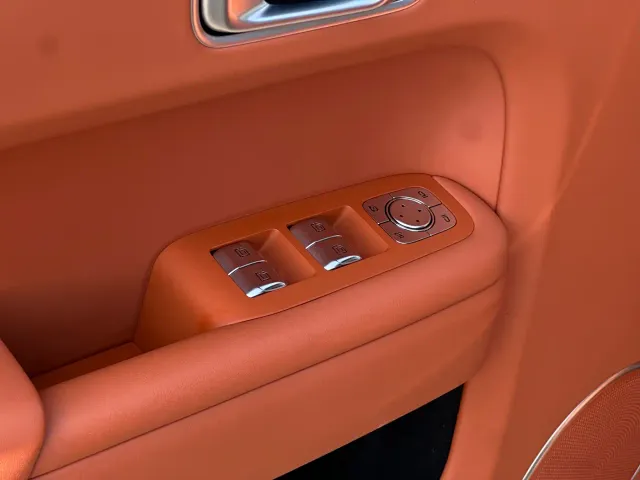 Li Auto L8 — Фото автомобиля 12