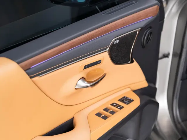 Lexus ES — Фото автомобиля 18
