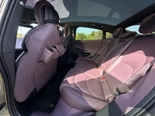 Xiaomi SU7 — Фото автомобиля 19