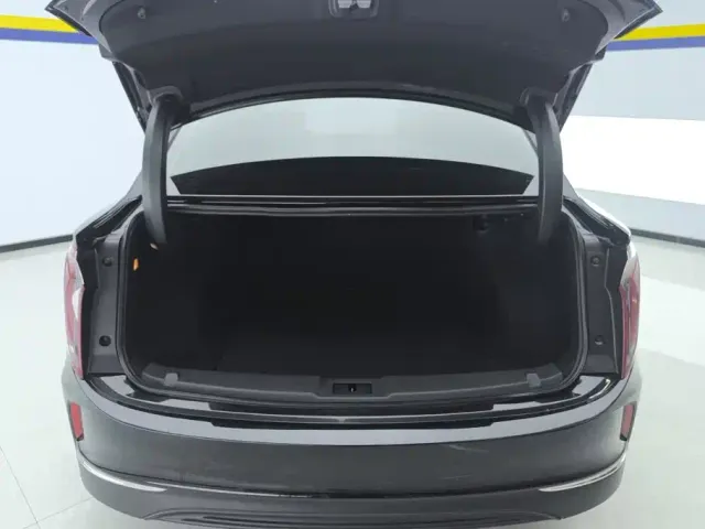 Hongqi E-QM5 — Фото автомобиля 4