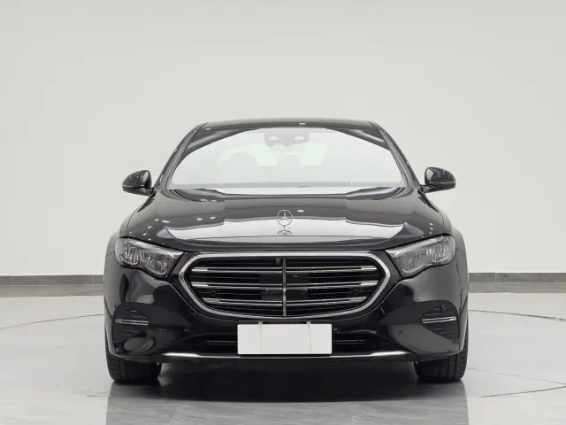 Mercedes-Benz E-Class — Фото автомобиля 2