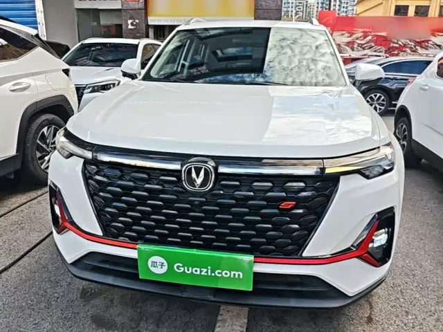 Changan CS35 Plus — Фото автомобиля 2