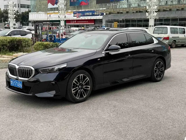 Фотография автомобиля — BMW 5 Series