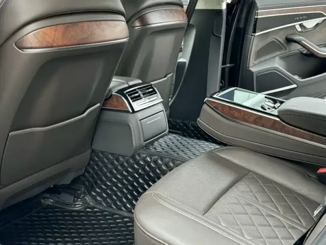 Audi A8 — Фото автомобиля 5