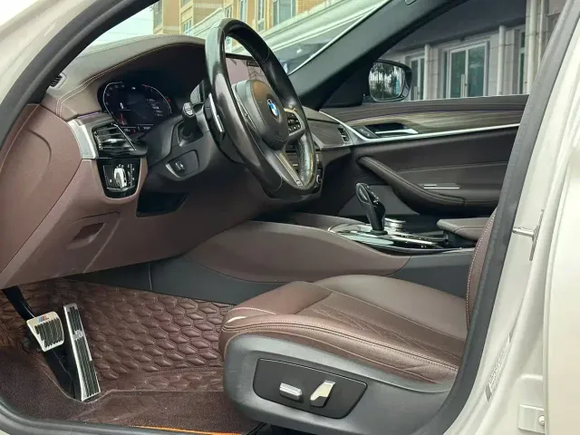 BMW 5 Series — Фото автомобиля 4
