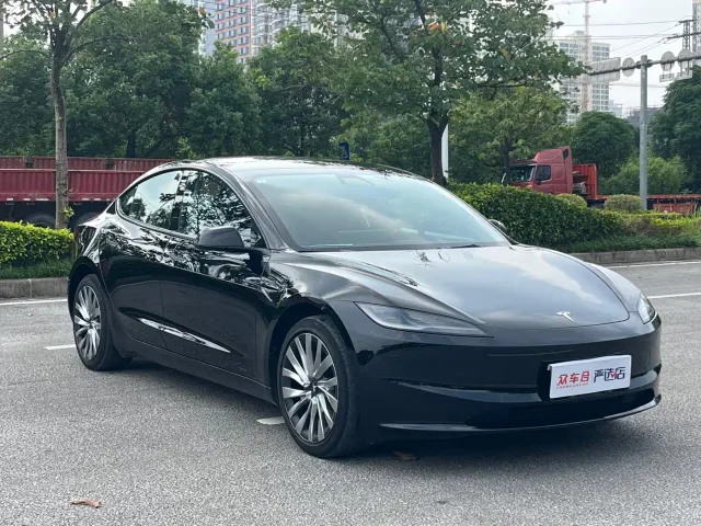 Tesla Model 3 — Фото автомобиля 3