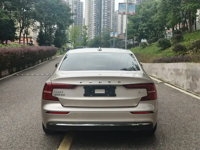 Volvo S60 — Фото автомобиля 12