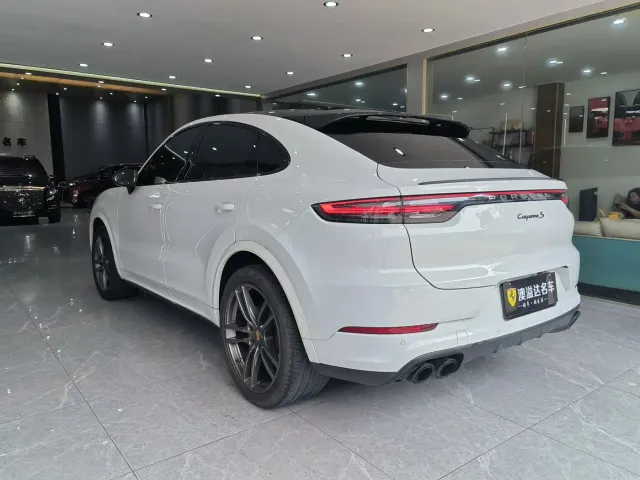 Porsche Cayenne — Фото автомобиля 17