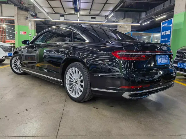 Audi A8 — Фото автомобиля 4