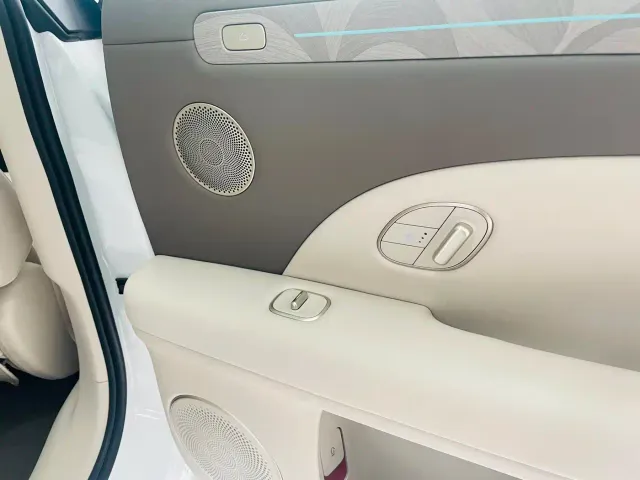 IM Motors LS6 — Фото автомобиля 15