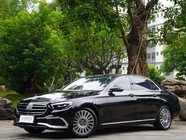 Mercedes-Benz E-Class — Фото автомобиля 2