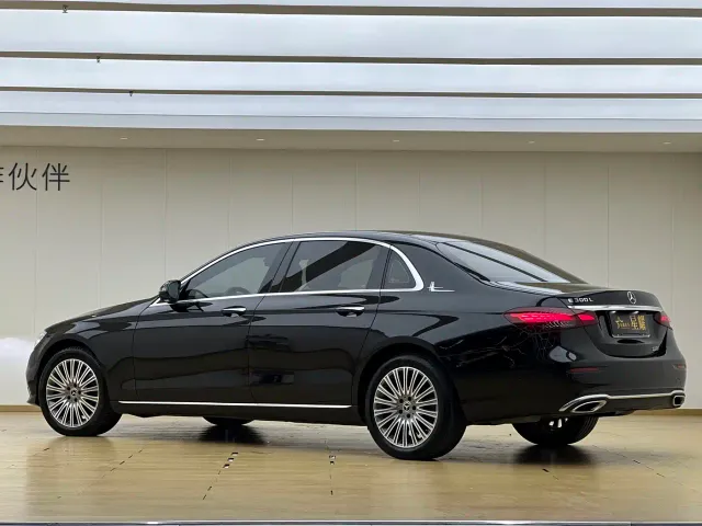 Mercedes-Benz E-Class — Фото автомобиля 20