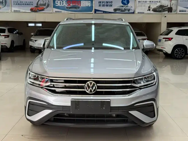 Volkswagen Tiguan L — Фото автомобиля 2
