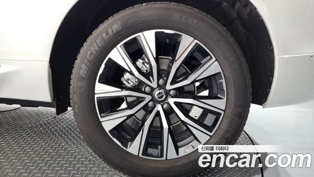 Вольво XC60 — Фото автомобиля 20