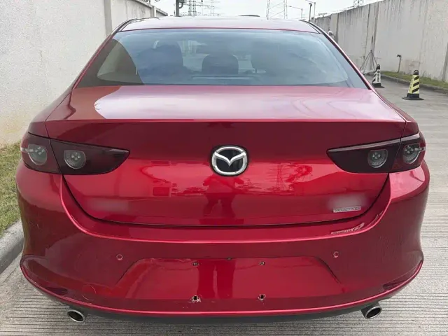 Mazda Axela — Фото автомобиля 11