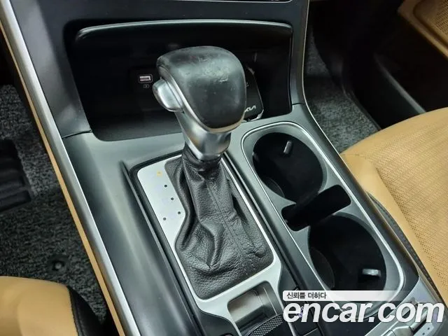 Kia Carnival Generation 4 — Фото автомобиля 12