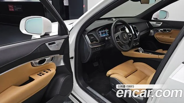 Вольво XC90 — Фото автомобиля 10