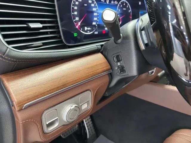 Mercedes-Benz GLS-Class — Фото автомобиля 10