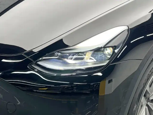 Tesla Model Y — Фото автомобиля 9