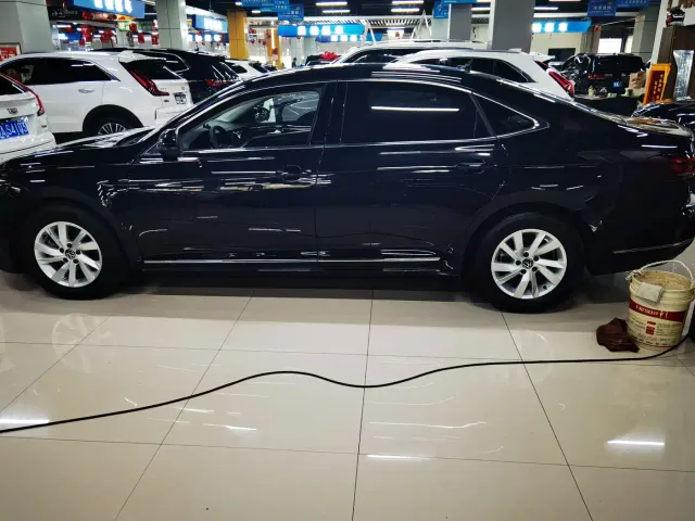 Volkswagen Passat — Фото автомобиля 7