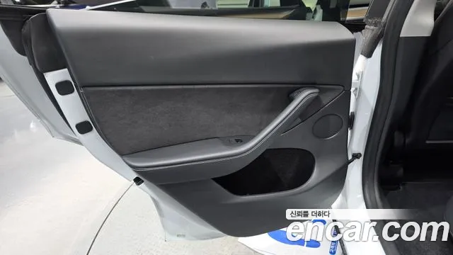 Tesla Model Y — Фото автомобиля 14