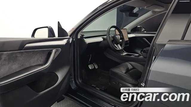 Tesla Model Y — Фото автомобиля 10