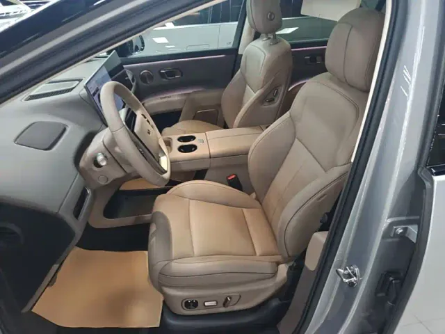Li Auto i8 — Фото автомобиля 14
