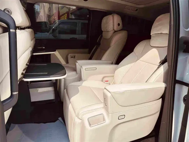 Li Auto MEGA — Фото автомобиля 8