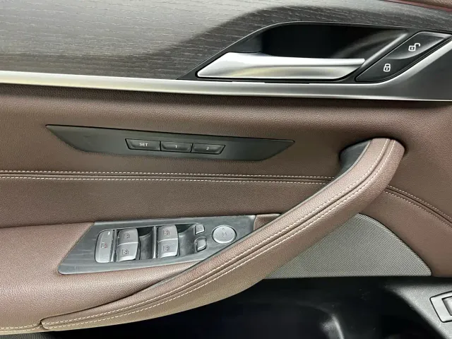 BMW 5 Series — Фото автомобиля 19